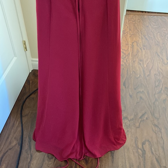 Beautiful red formal dress in size 6 - Picture 5 of 5